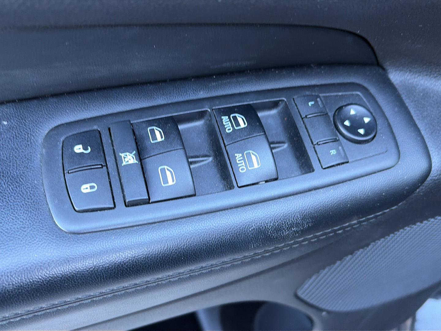 Used 2019 Jeep Grand Cherokee Altitude AWD/4WD image 7