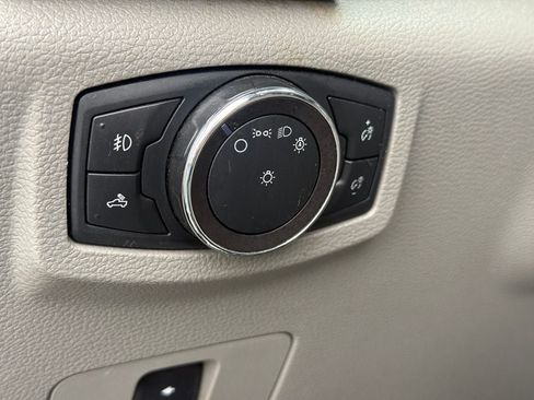 Used 2019 Ford F250 XLT w/ XLT Premium Package AWD/4WD image 17