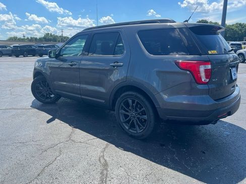 Used 2018 Ford Explorer XLT w/ Equipment Group 202A FWD image 5
