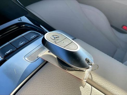 Used 2025 Mercedes-Benz CLE 300 4MATIC Cabriolet image 13