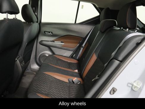 Used 2022 Nissan Kicks SR image 17