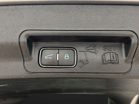 Used 2023 Ford Explorer XLT w/ Equipment Group 202A AWD/4WD image 28