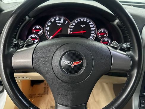 Used 2006 Chevrolet Corvette Convertible w/ Preferred Equipment Group RWD image 16
