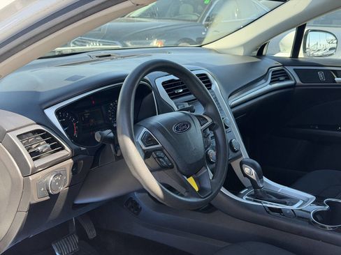 Used 2015 Ford Fusion SE image 18