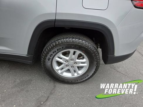 Used 2024 Jeep Grand Cherokee Laredo w/ Luxury Tech Group I AWD/4WD image 21