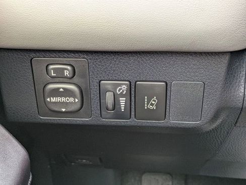 Used 2018 Toyota RAV4 XLE FWD image 24
