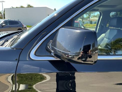 Used 2019 GMC Yukon SLT AWD/4WD image 11