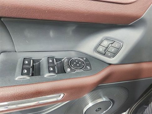 Used 2024 Ford Expedition Limited image 32