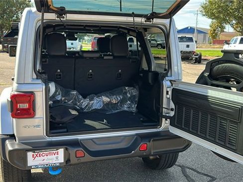 Used 2024 Jeep Wrangler Unlimited Sahara w/ Technology Group image 27