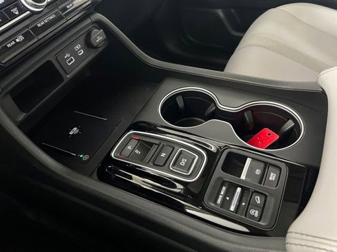 Certified 2025 Honda Pilot Touring image 31