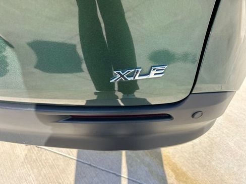 Used 2025 Toyota Sienna XLE FWD image 5