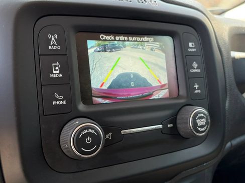 Used 2017 Jeep Renegade Latitude w/ Popular Equipment Group AWD/4WD image 19