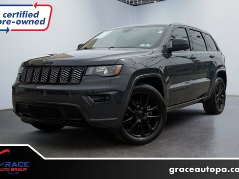 Used 2018 Jeep Grand Cherokee Altitude RWD image 1