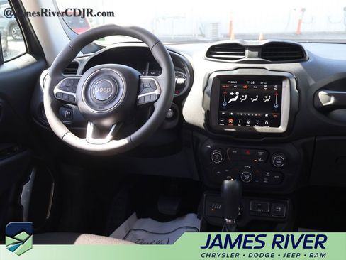 Used 2023 Jeep Renegade Latitude AWD/4WD image 13
