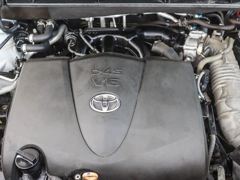 Used 2020 Toyota Highlander LE image 26