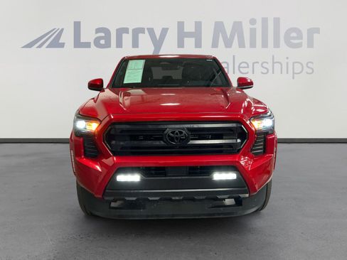Certified 2025 Toyota Tacoma SR5 AWD/4WD image 8