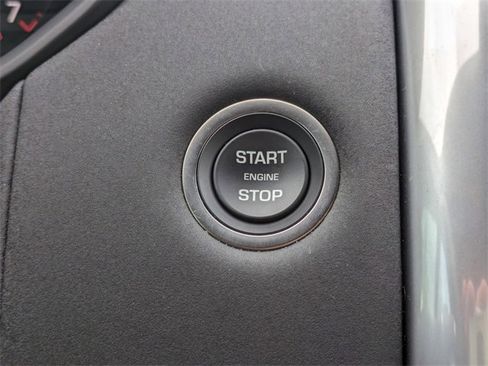 Used 2025 Land Rover Discovery S image 23