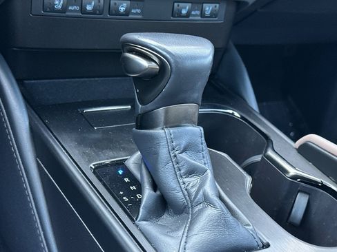 Used 2025 Lexus ES 300h w/ Premium Package FWD image 18