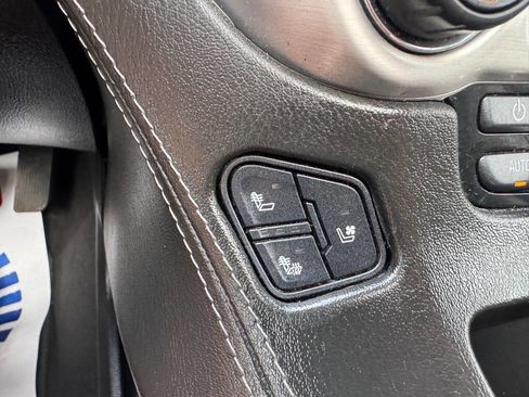 Used 2020 GMC Yukon XL SLT image 29