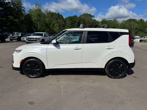 Used 2021 Kia Soul LX FWD image 2