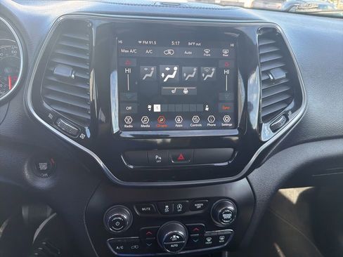 Used 2019 Jeep Cherokee Limited AWD/4WD image 11
