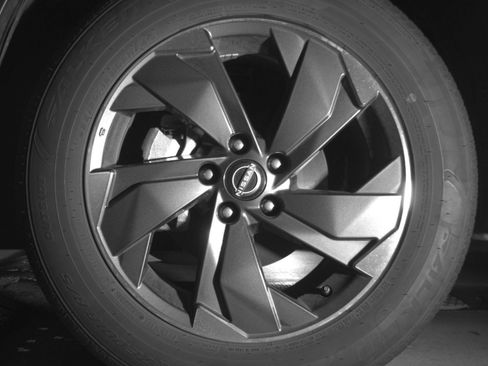 Used 2025 Nissan Rogue SV FWD image 15