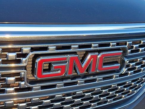 Certified 2019 GMC Acadia Denali w/ Technology Package image 31