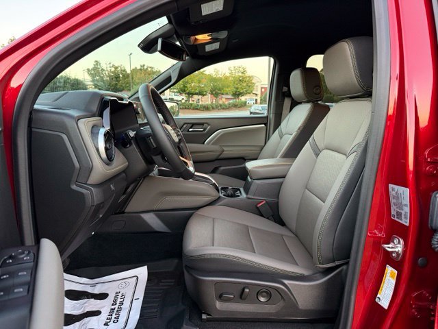 Used 2026 Chevrolet Colorado ZR2 w/ Technology Package AWD/4WD image 13