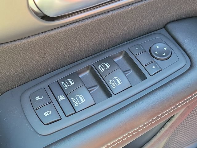 New 2027 Chrysler Pacifica Select AWD/4WD image 17