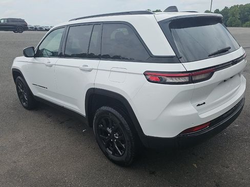 Used 2024 Jeep Grand Cherokee Altitude AWD/4WD image 6