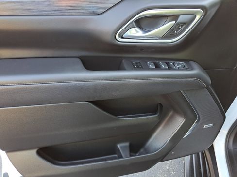 Used 2023 GMC Yukon SLT w/ SLT Premium Package image 14