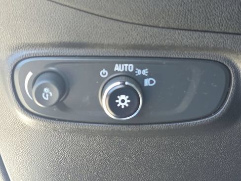 Used 2023 Chevrolet Equinox LS w/ LS Convenience Package FWD image 17