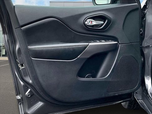 Used 2022 Jeep Cherokee Latitude Lux w/ Sun & Sound Group image 28