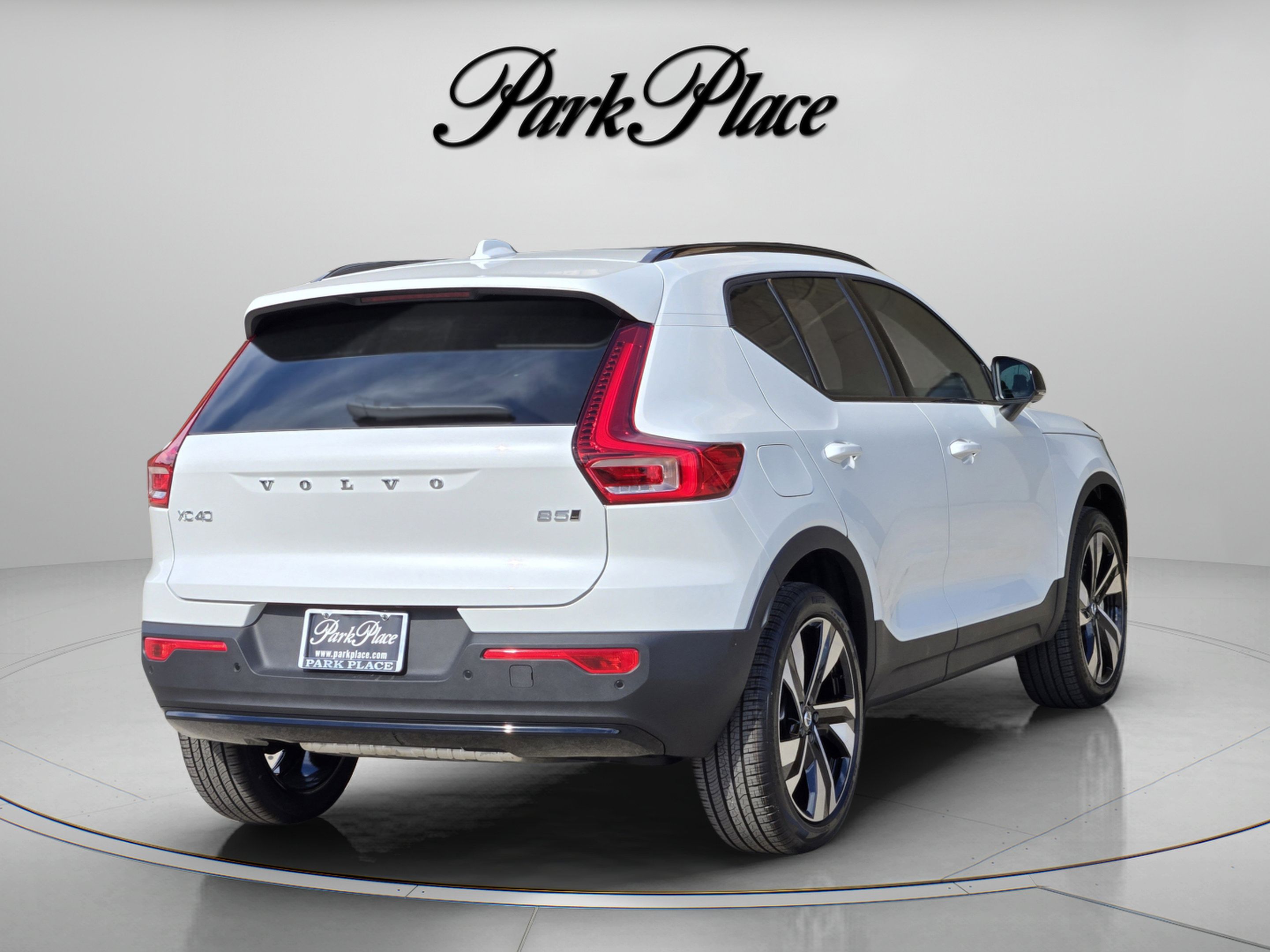 Used 2026 Volvo XC40 B5 Plus w/ Protection Package Premier AWD/4WD image 4