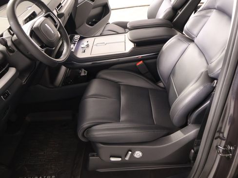New 2025 Lincoln Navigator L Reserve AWD/4WD image 11