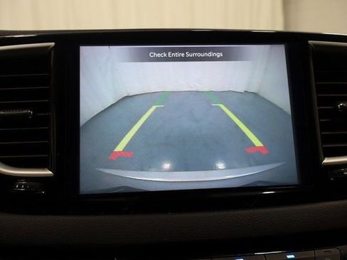 Certified 2024 Chrysler Pacifica Touring-L FWD image 23