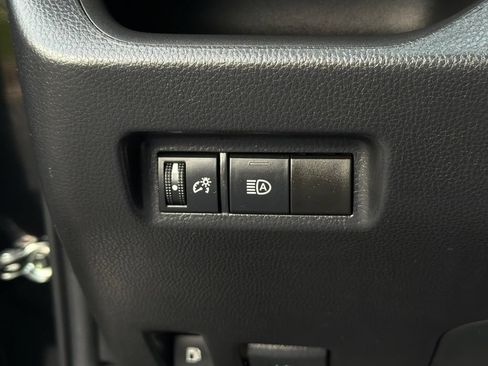 Used 2022 Toyota RAV4 LE AWD/4WD image 22