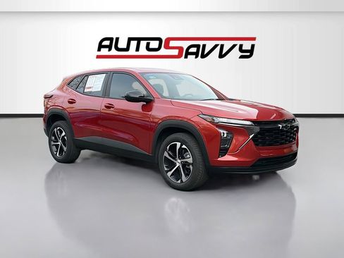 Used 2024 Chevrolet Trax RS w/ Sunroof Package FWD image 1