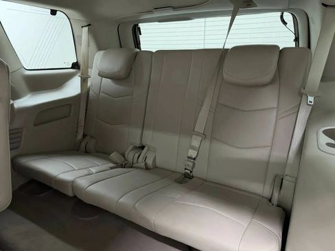 Used 2019 Cadillac Escalade Luxury RWD image 17