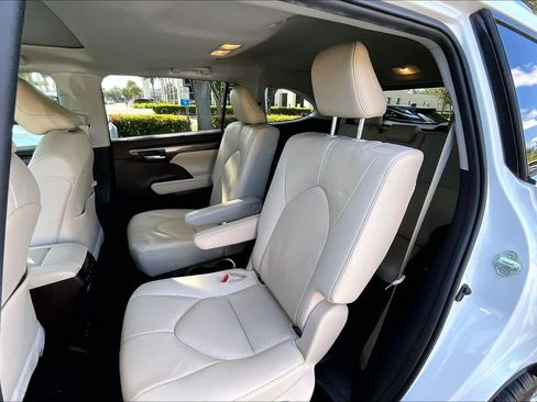 Used 2020 Toyota Highlander Limited image 20