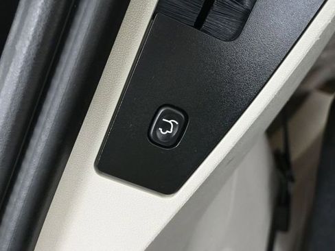 Used 2016 Dodge Grand Caravan SXT FWD image 36