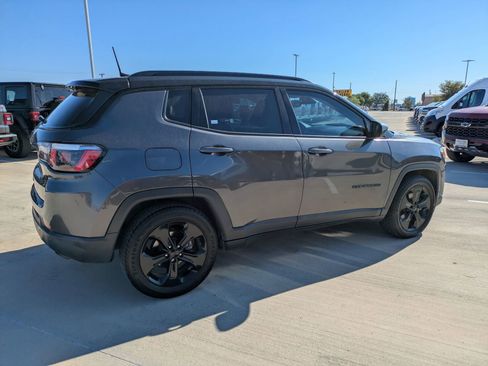 Used 2019 Jeep Compass Altitude image 2