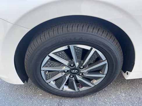 Used 2020 Hyundai Ioniq Limited image 10