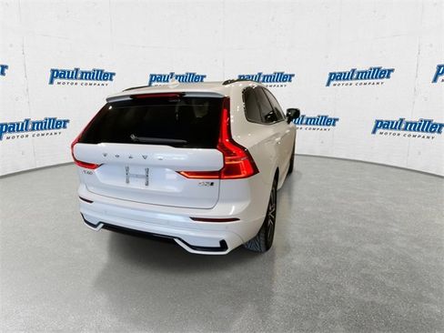 Used 2023 Volvo XC60 B5 Plus image 10