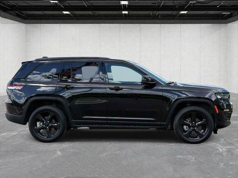 Certified 2024 Jeep Grand Cherokee Limited w/ Luxury Tech Group II AWD/4WD image 4