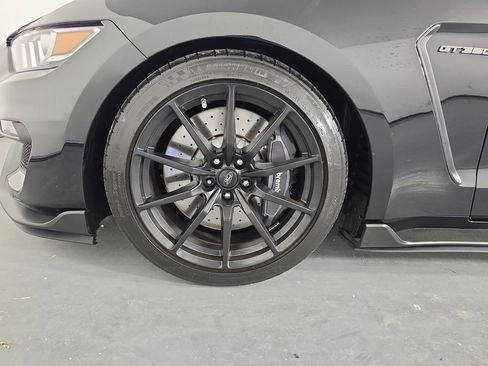 Used 2018 Ford Mustang Shelby GT350 w/ Electronics Package RWD image 31