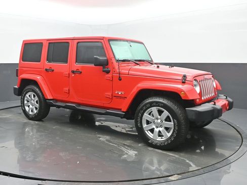 Used 2016 Jeep Wrangler Unlimited Sahara w/ Connectivity Group image 7