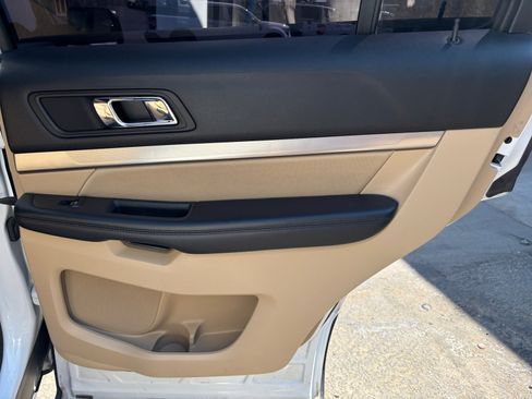 Used 2017 Ford Explorer 4WD w/ Class II Trailer Tow Package image 27