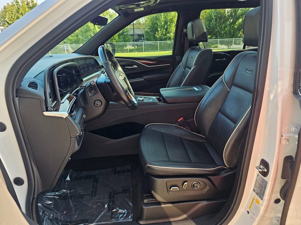 Used 2021 Cadillac Escalade Premium Luxury w/ Driver Assist Tech Package AWD/4WD image 23