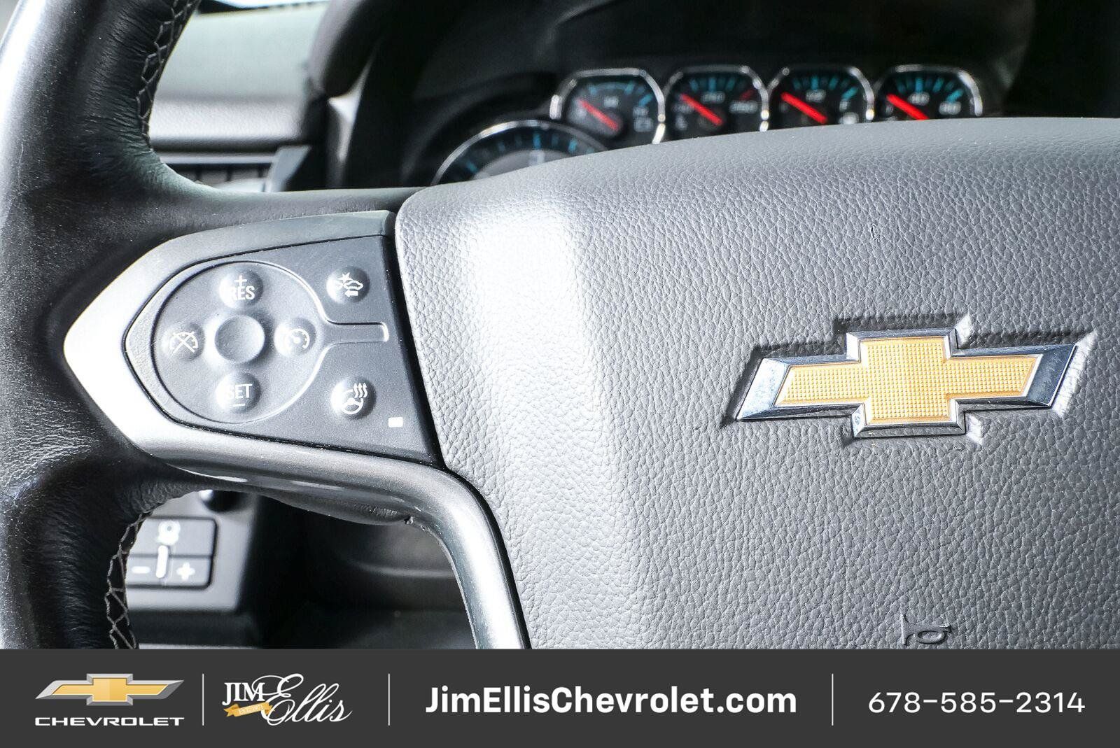 Used 2018 Chevrolet Suburban LT w/ LT Signature Package RWD image 11